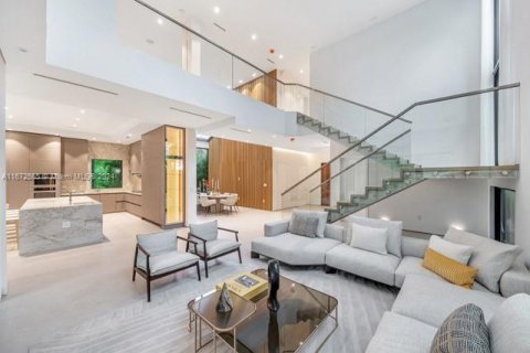 Casa en venta en Miami, Florida, 5 dormitorios № 1404167 - foto 3