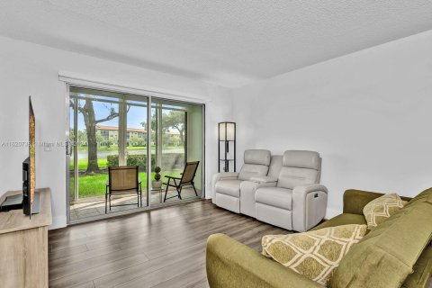 Copropriété à vendre à Pembroke Pines, Floride: 2 chambres, 97.73 m2 № 1271913 - photo 19