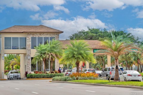 Condo in Pembroke Pines, Florida, 2 bedrooms  № 1271913 - photo 2