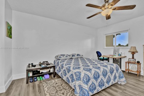 Condo in Pembroke Pines, Florida, 2 bedrooms  № 1271913 - photo 21