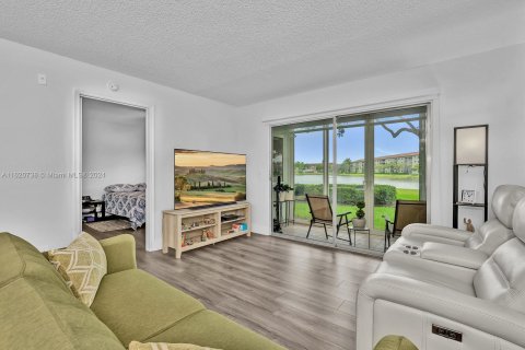 Copropriété à vendre à Pembroke Pines, Floride: 2 chambres, 97.73 m2 № 1271913 - photo 18