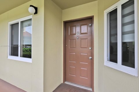 Condo in Pembroke Pines, Florida, 2 bedrooms  № 1271913 - photo 9