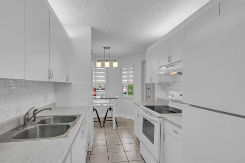 Copropriété à vendre à Pembroke Pines, Floride: 2 chambres, 97.73 m2 № 1271913 - photo 12