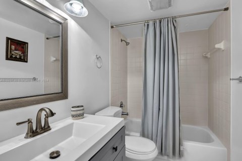 Copropriété à vendre à Pembroke Pines, Floride: 2 chambres, 97.73 m2 № 1271913 - photo 24