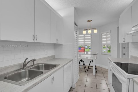 Copropriété à vendre à Pembroke Pines, Floride: 2 chambres, 97.73 m2 № 1271913 - photo 13