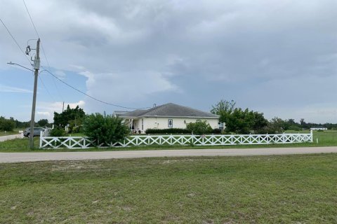 Villa ou maison à vendre à Lehigh Acres, Floride: 3 chambres, 195.75 m2 № 591303 - photo 8