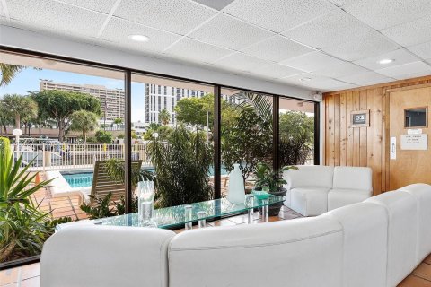 Condo in Miami, Florida, 1 bedroom  № 1389651 - photo 28