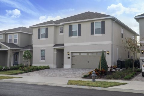 Casa en venta en Kissimmee, Florida, 8 dormitorios, 335.28 m2 № 1254326 - foto 1