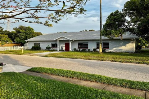 Immobilier commercial à vendre à Holiday, Floride: 468.23 m2 № 1264891 - photo 3