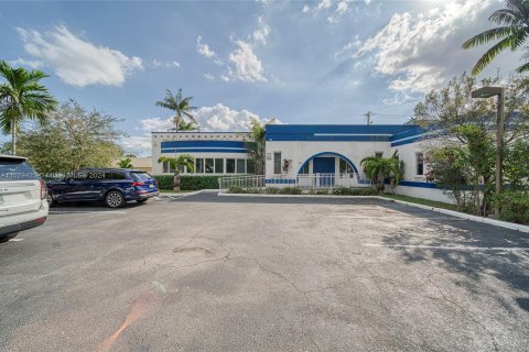 Купить коммерческую недвижимость в Норт-Майами-Бич, Флорида № 995648 - фото 27