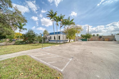Immobilier commercial à vendre à North Miami Beach, Floride № 995648 - photo 29