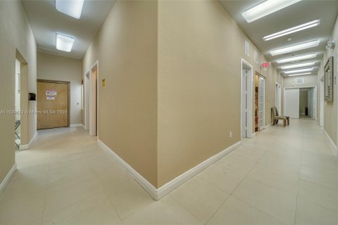 Купить коммерческую недвижимость в Норт-Майами-Бич, Флорида № 995648 - фото 8
