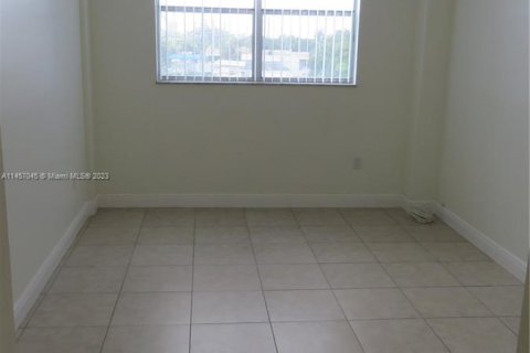 Condominio en venta en North Miami Beach, Florida, 1 dormitorio, 61.13 m2 № 730280 - foto 15
