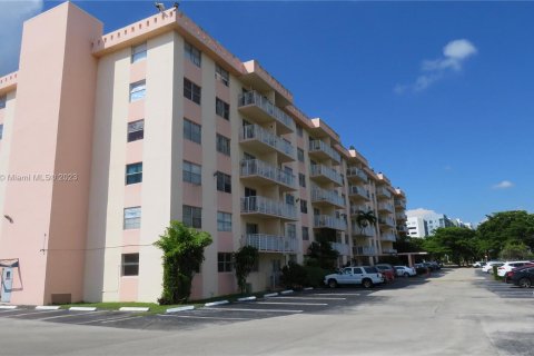 Купить кондоминиум в Норт-Майами-Бич, Флорида 1 спальня, 61.13м2, № 730280 - фото 3