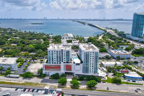 Copropriété à vendre à Miami, Floride: 2 chambres, 97.36 m2 № 730366 - photo 1