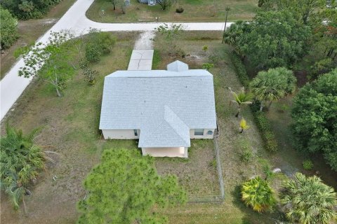 House in Vero Beach, Florida 3 bedrooms, 146.97 sq.m. № 1183572 - photo 3