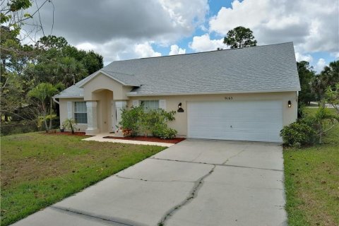 House in Vero Beach, Florida 3 bedrooms, 146.97 sq.m. № 1183572 - photo 14