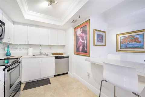 Condo in Miami Beach, Florida, 2 bedrooms  № 1281289 - photo 9