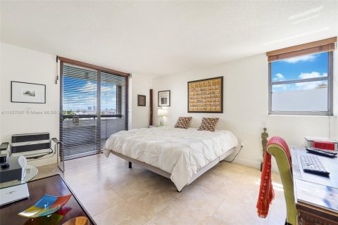 Condo in Miami Beach, Florida, 2 bedrooms  № 1281289 - photo 12