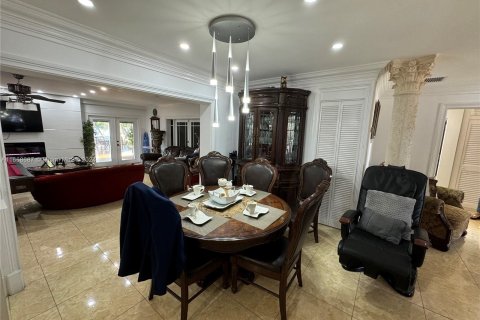 Villa ou maison à vendre à Hialeah, Floride: 6 chambres, 237.09 m2 № 1385782 - photo 5