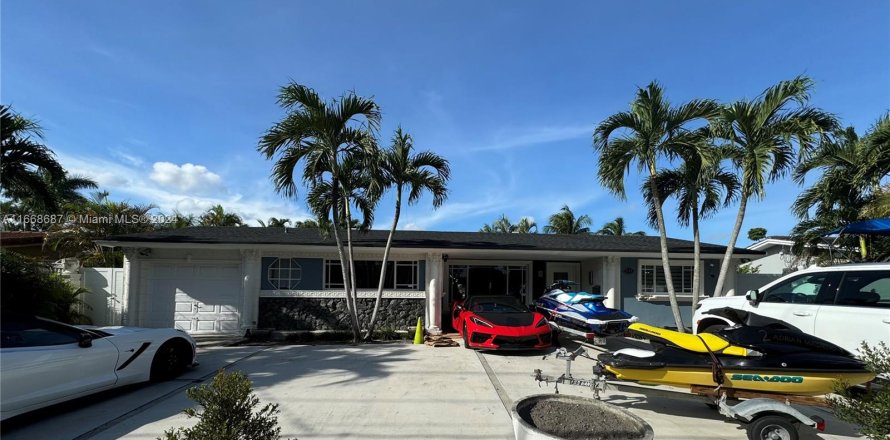 Villa ou maison à Hialeah, Floride 6 chambres, 237.09 m2 № 1385782