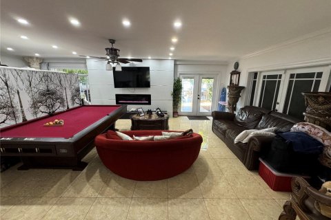 Villa ou maison à vendre à Hialeah, Floride: 6 chambres, 237.09 m2 № 1385782 - photo 3