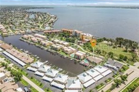 Copropriété à vendre à Cape Coral, Floride: 2 chambres, 130.99 m2 № 1386524 - photo 23