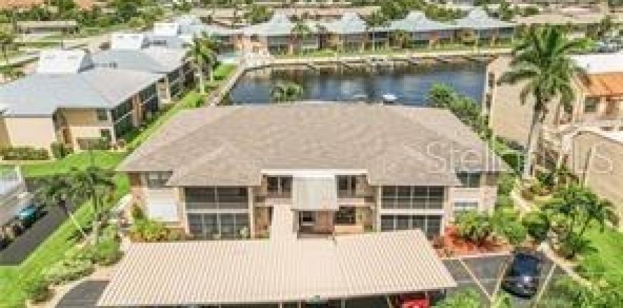 Condominio en Cape Coral, Florida, 2 dormitorios  № 1386524