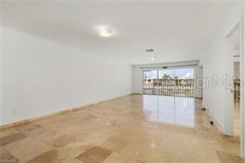 Condo in Cape Coral, Florida, 2 bedrooms  № 1386524 - photo 6