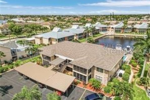 Copropriété à vendre à Cape Coral, Floride: 2 chambres, 130.99 m2 № 1386524 - photo 20