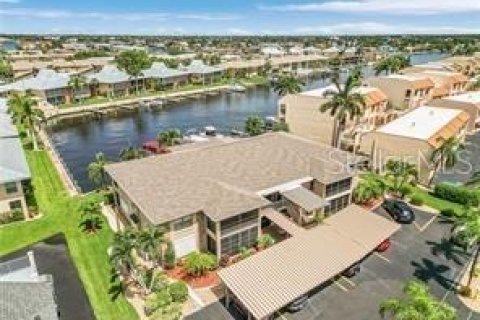 Copropriété à vendre à Cape Coral, Floride: 2 chambres, 130.99 m2 № 1386524 - photo 21