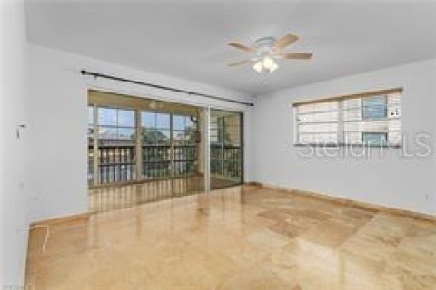 Copropriété à vendre à Cape Coral, Floride: 2 chambres, 130.99 m2 № 1386524 - photo 5