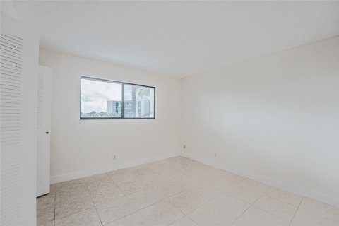 Condo in Pompano Beach, Florida, 2 bedrooms  № 970224 - photo 5