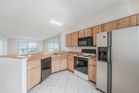 Condo in Pompano Beach, Florida, 2 bedrooms  № 970224 - photo 20