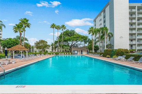 Copropriété à vendre à Pompano Beach, Floride: 2 chambres, 113.53 m2 № 970224 - photo 1