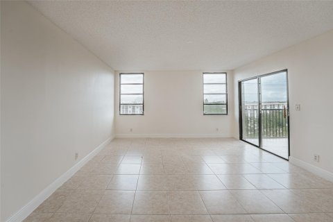 Condo in Pompano Beach, Florida, 2 bedrooms  № 970224 - photo 11