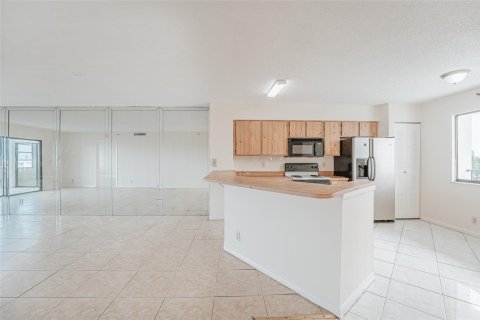 Condo in Pompano Beach, Florida, 2 bedrooms  № 970224 - photo 19