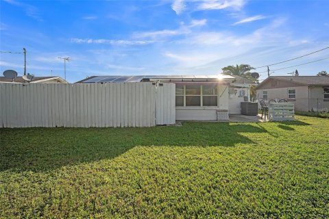 House in New Port Richey, Florida 3 bedrooms, 88.54 sq.m. № 1416276 - photo 15