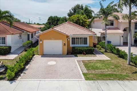 Casa en venta en Weston, Florida, 2 dormitorios, 113.15 m2 № 1310423 - foto 1