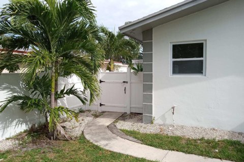 House in Delray Beach, Florida 4 bedrooms, 124.58 sq.m. № 965969 - photo 16
