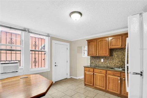 Immobilier commercial à vendre à Tampa, Floride: 8 chambres, 305.18 m2 № 854656 - photo 16