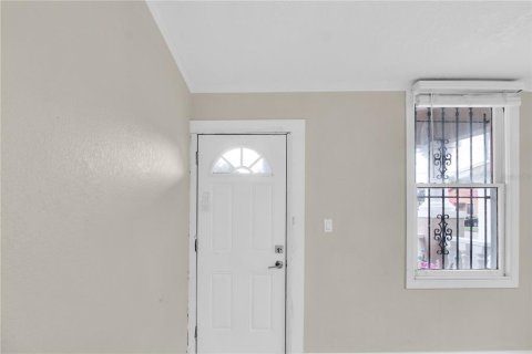 Immobilier commercial à vendre à Tampa, Floride: 8 chambres, 305.18 m2 № 854656 - photo 11