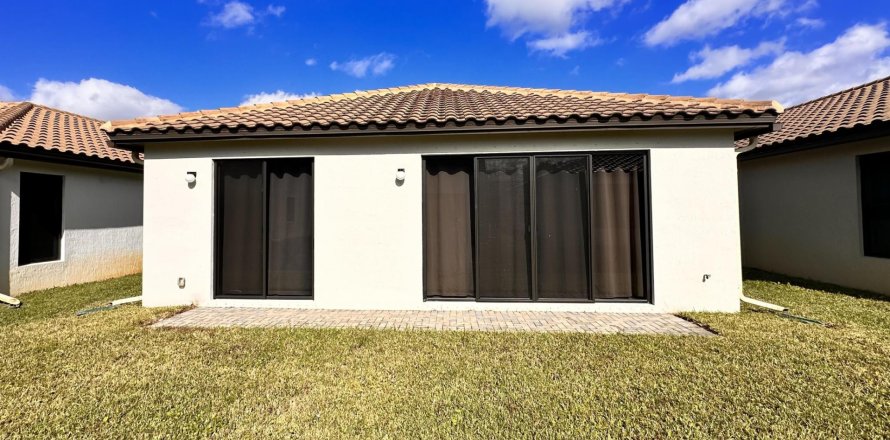 House in Immokalee, Florida 3 bedrooms, 151.43 sq.m. № 910091