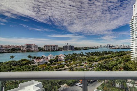 Condo in Miami Beach, Florida, 1 bedroom  № 858395 - photo 2