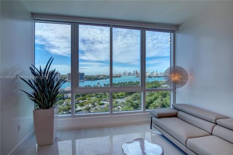 Condo in Miami Beach, Florida, 1 bedroom  № 858395 - photo 3