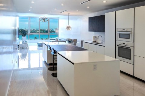 Condo in Miami Beach, Florida, 1 bedroom  № 858395 - photo 5