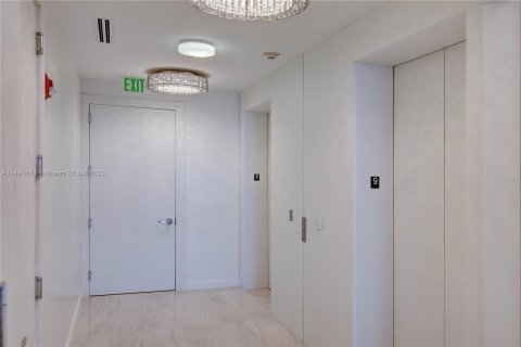 Condo in Miami Beach, Florida, 1 bedroom  № 858395 - photo 18