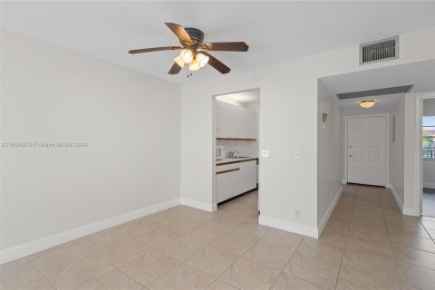 Condominio en venta en Pembroke Pines, Florida, 2 dormitorios, 102.75 m2 № 1231678 - foto 19