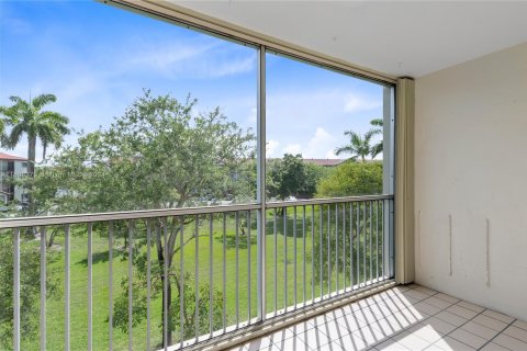 Condominio en venta en Pembroke Pines, Florida, 2 dormitorios, 102.75 m2 № 1231678 - foto 2