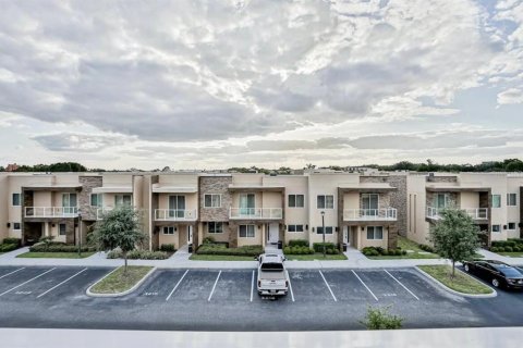 Touwnhouse à vendre à Kissimmee, Floride: 4 chambres, 235.79 m2 № 1361856 - photo 1